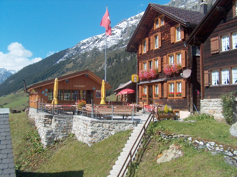 Bergrestaurant Golzernsee mit Terrasse und Bergkulisse